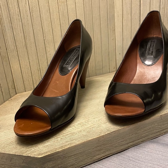 Banana Republic Black Leather Peep Toe Cone Heels 8.5M - Picture 3 of 10